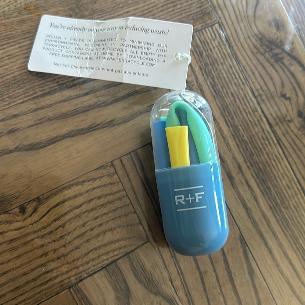 New Rodan and Fields silicone straws and cleaner brush